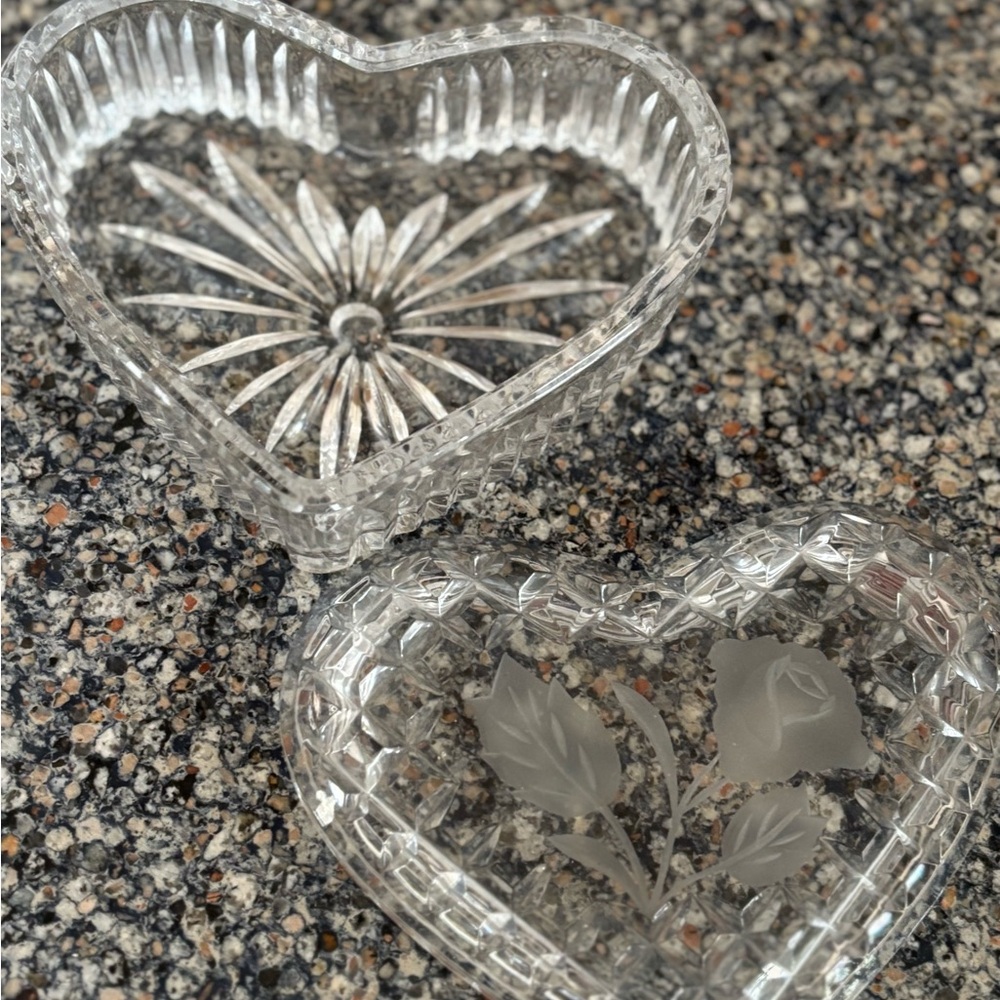 Heart-Shaped Crystal Candy Box - Picture 3 of 8